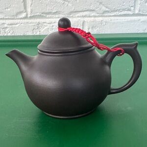 Chinese Yixing zisha clay teapot 3.5” tall 5” long